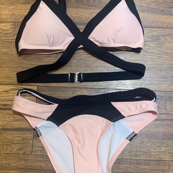 Two Tone Contrast Triangle Bikini Size Small - Picture 4 of 6
